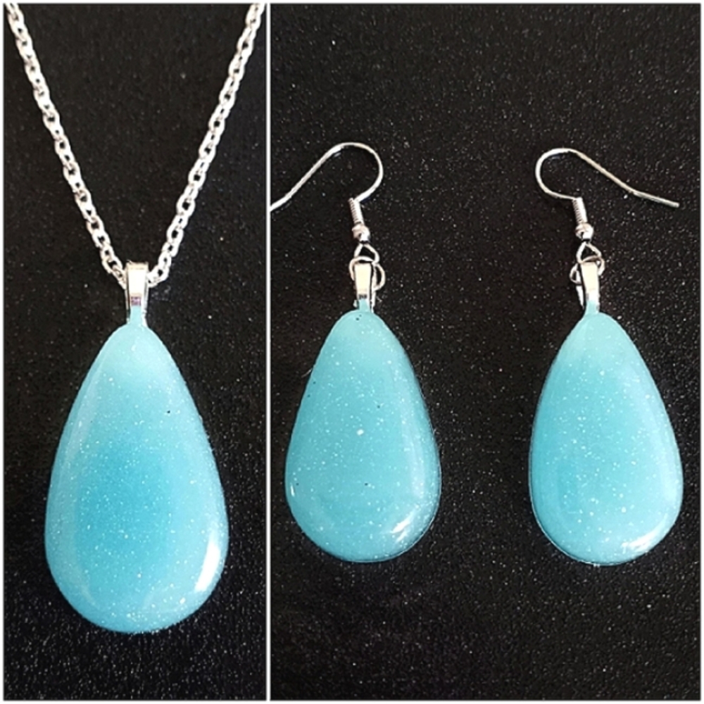 Blue shimmery glow in the dark teardrop earrings and necklace jewelry set - Picture 1 of 8